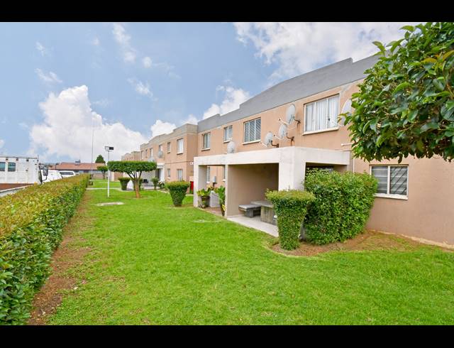 2 BEDROOM APARTMENT FOR SALE IN BRAMLEY VIEW